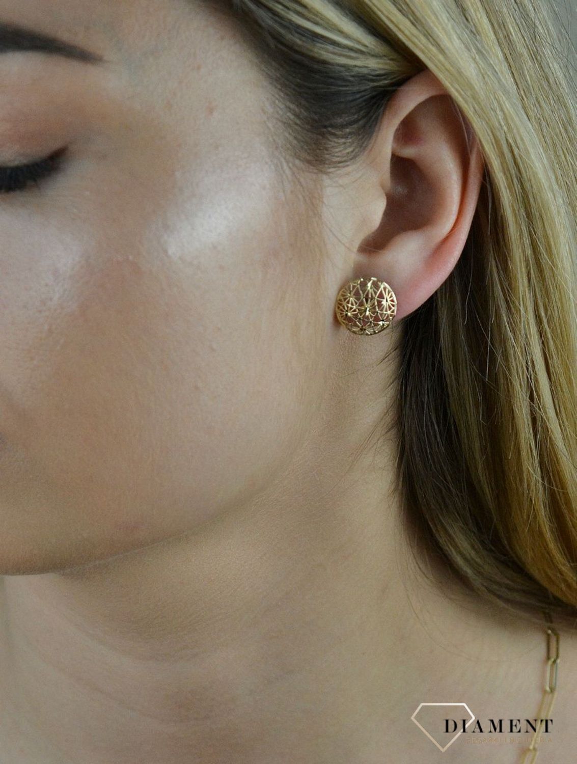 Złote kolczyki damskie 375 ażurowe wkrętki. Złote kolczyki damskie. Kolczyki złote próby 375. Kolczyki złote wkrętki. Złote kolczyki na sztyft. Ażurowe złote kolczyki na prezent..jpg